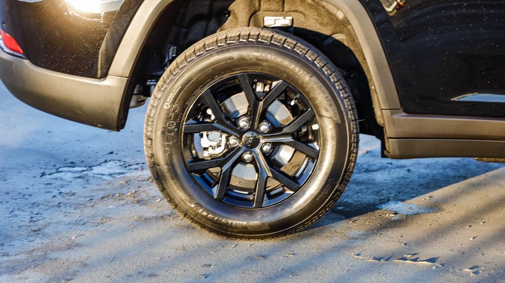 New 2025 Jeep Grand Cherokee Altitude image 12