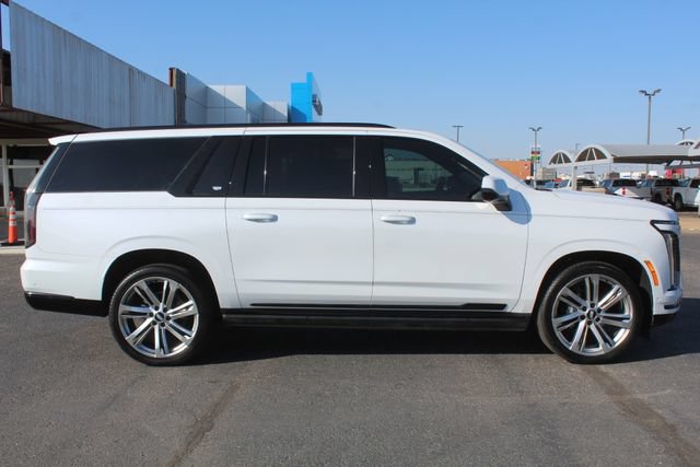 Used 2026 Cadillac Escalade ESV Platinum Sport w/ LPO, ONYX Package AWD/4WD image 2