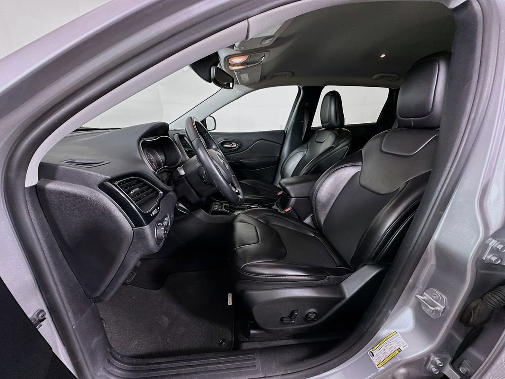 Used 2019 Jeep Cherokee Latitude Plus image 20