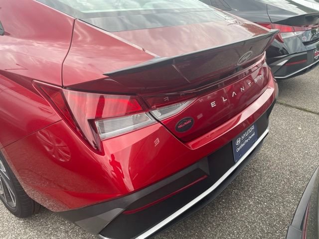 Certified 2025 Hyundai Elantra Sport w/ Cargo Package FWD image 7