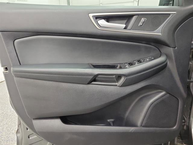 Used 2020 Ford Edge SEL w/ Cold Weather Package AWD/4WD image 15