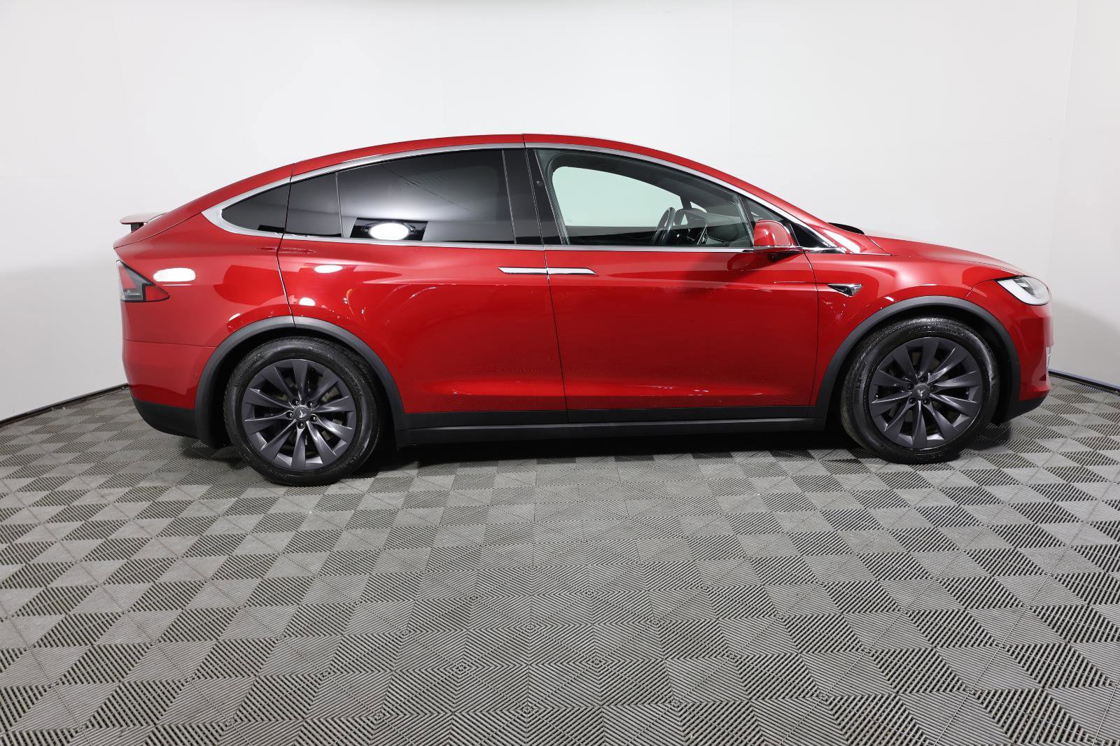 Used 2018 Tesla Model X 75D AWD/4WD image 4