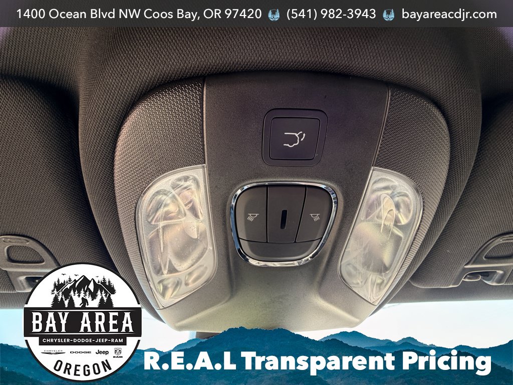 Used 2025 Jeep Compass Latitude w/ Convenience Group AWD/4WD image 23