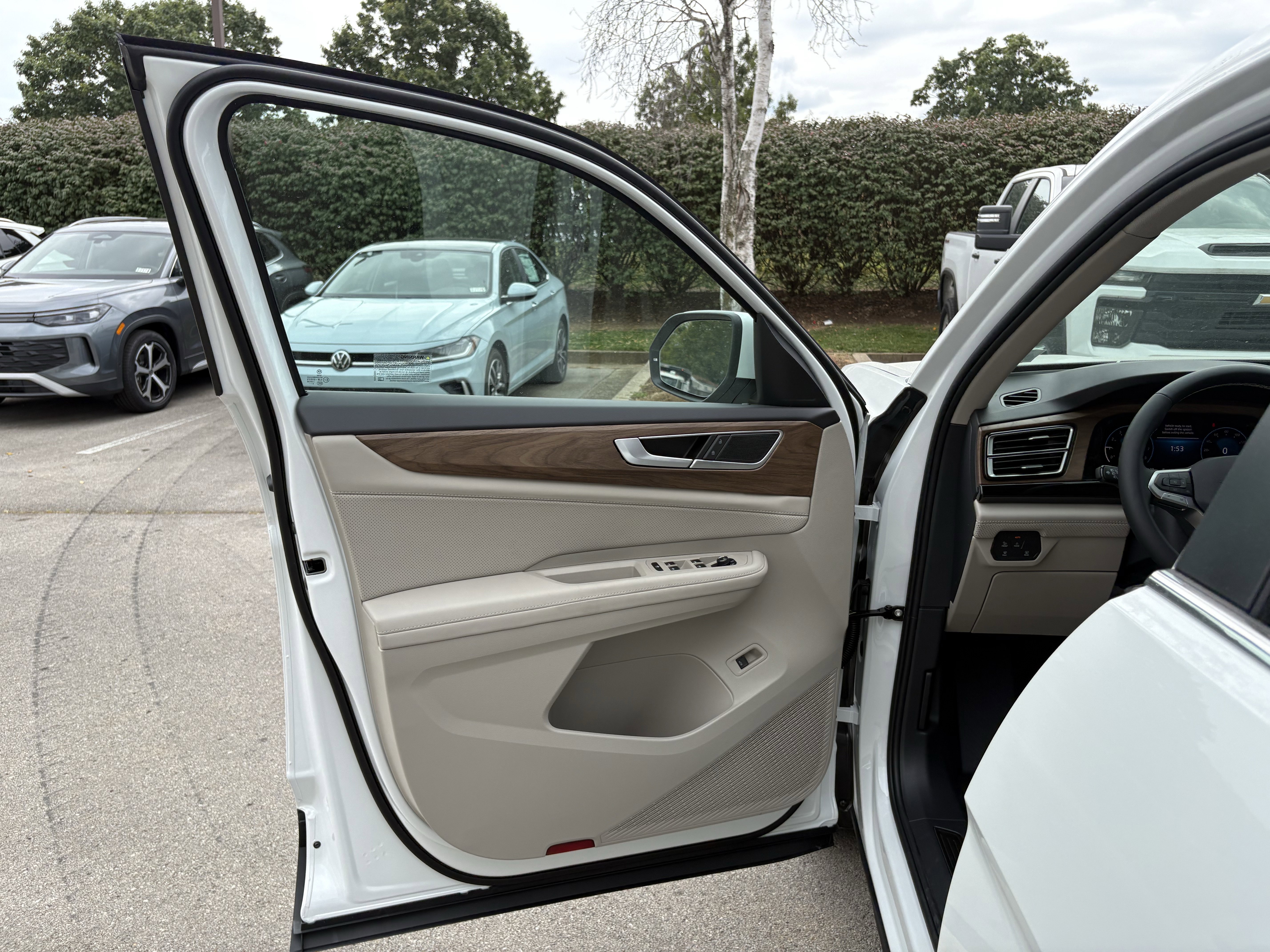 New 2026 Volkswagen Atlas SE image 9