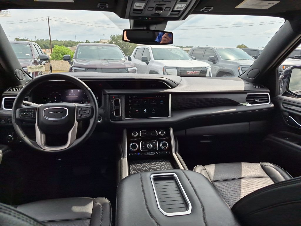 Used 2023 GMC Yukon XL Denali AWD/4WD image 32