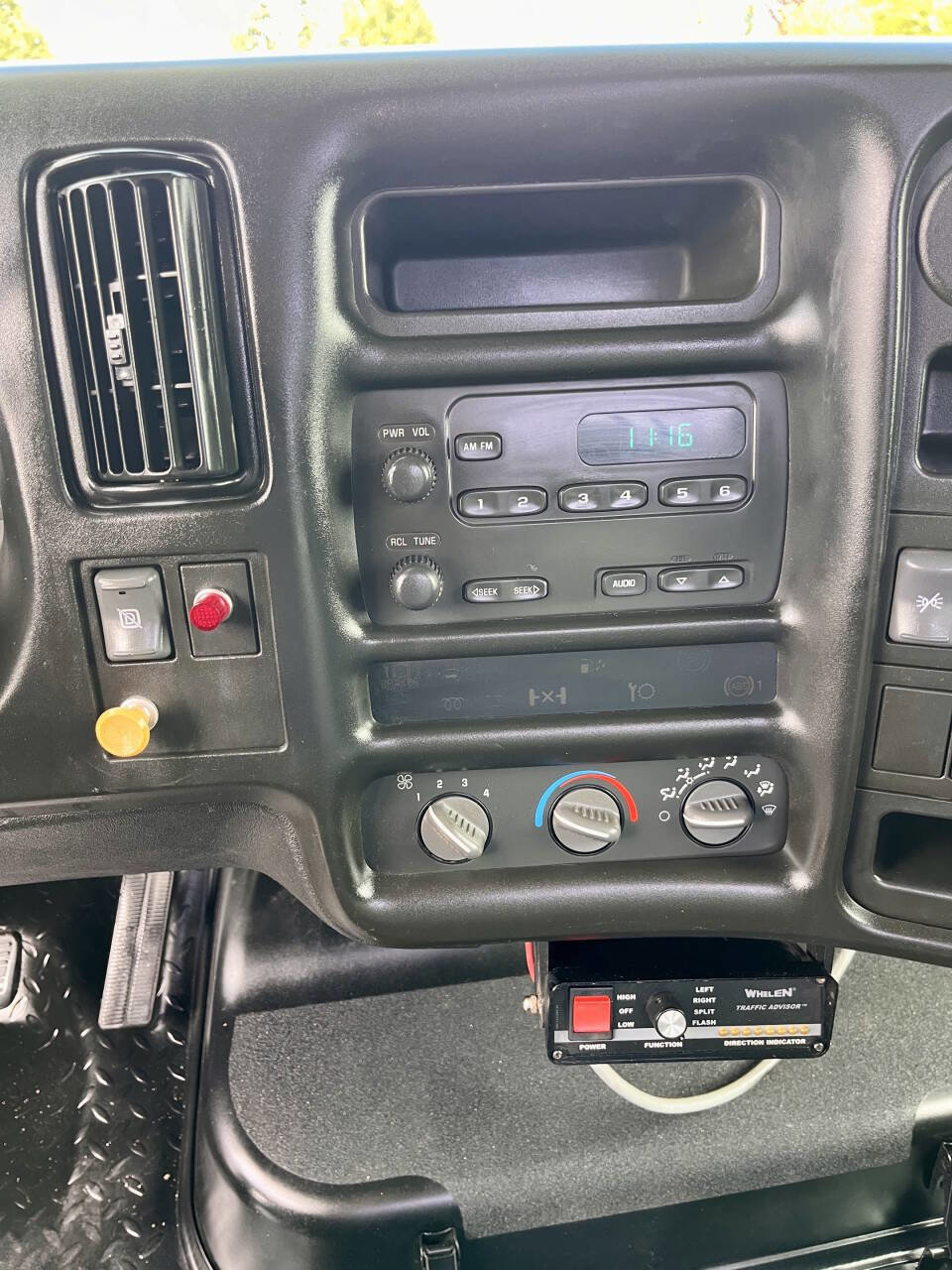 Used 2003 GMC TopKick C4500 2WD Regular Cab image 17