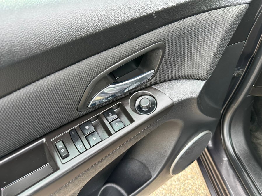 Used 2015 Chevrolet Cruze Diesel w/ Sun And Sound Package image 22