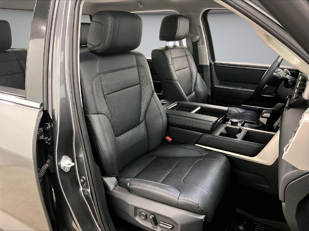 Used 2023 Toyota Tundra Limited AWD/4WD image 30