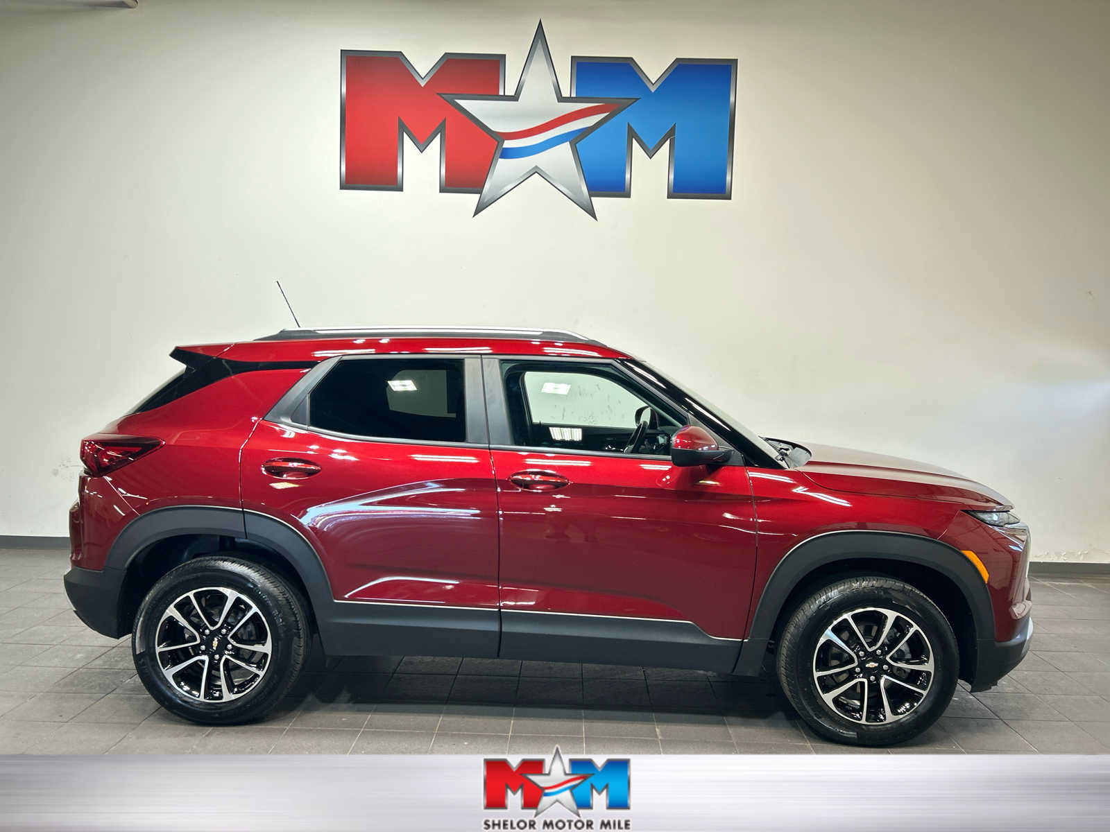 Used 2024 Chevrolet TrailBlazer LT w/ LT Cold Weather Package AWD/4WD image 1