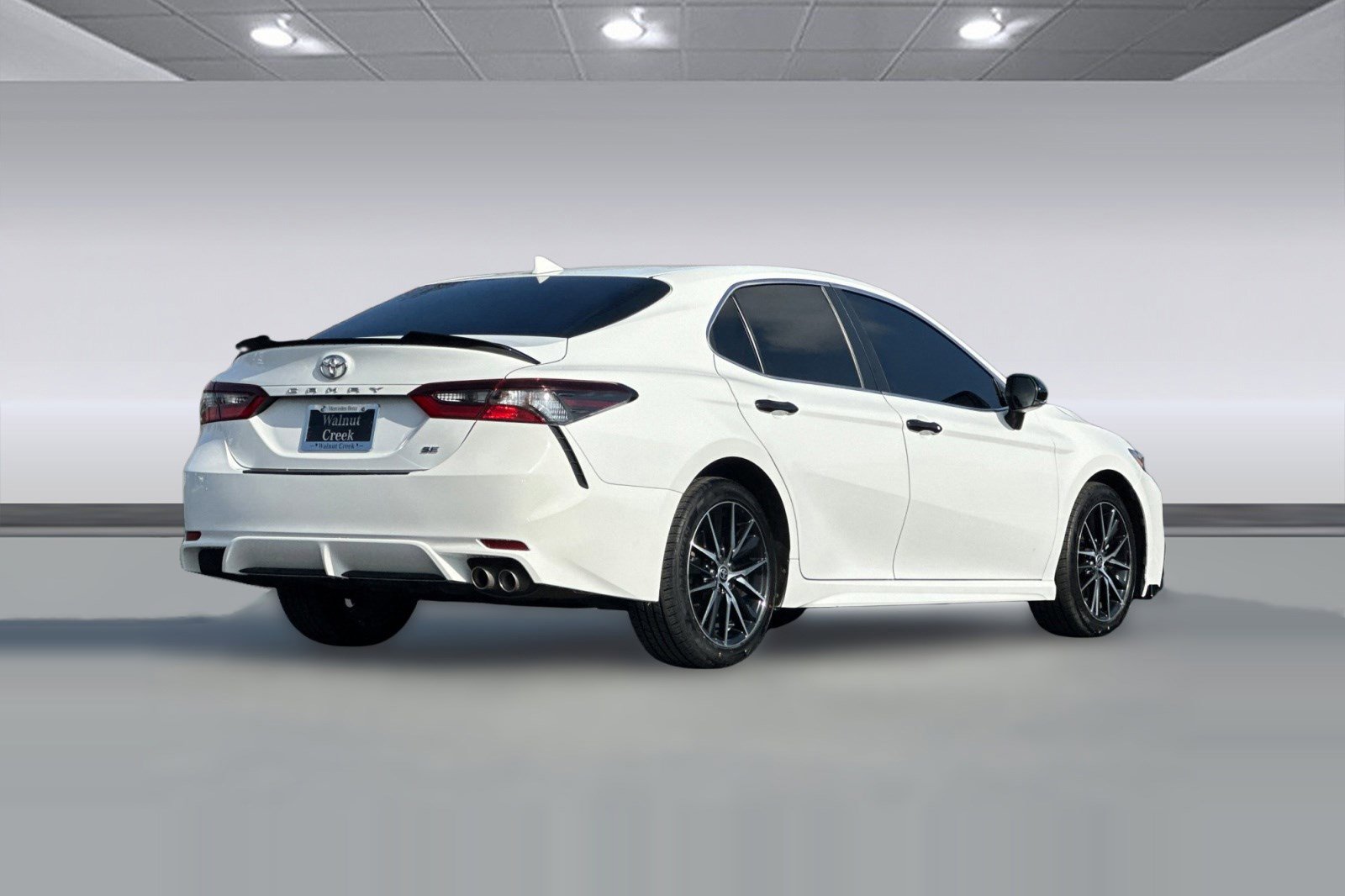 Used 2022 Toyota Camry SE image 8