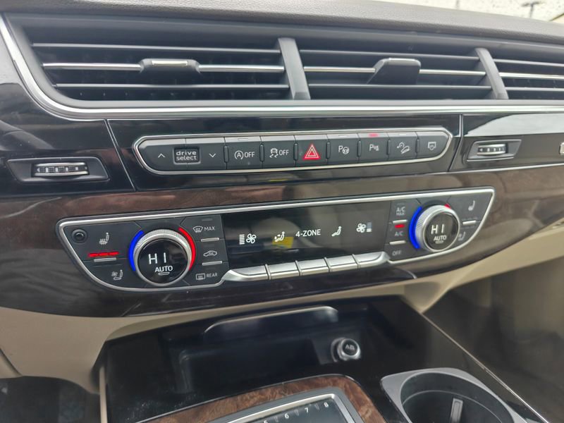 Used 2019 Audi Q7 3.0T Premium Plus w/ Premium Plus Package AWD/4WD image 16