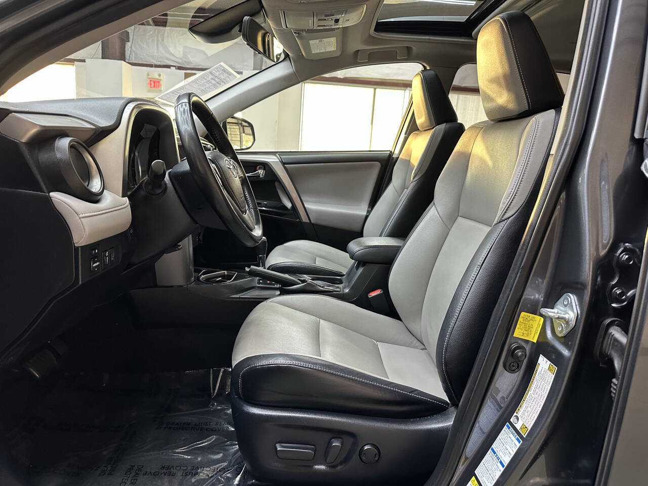 Used 2016 Toyota RAV4 Limited image 11