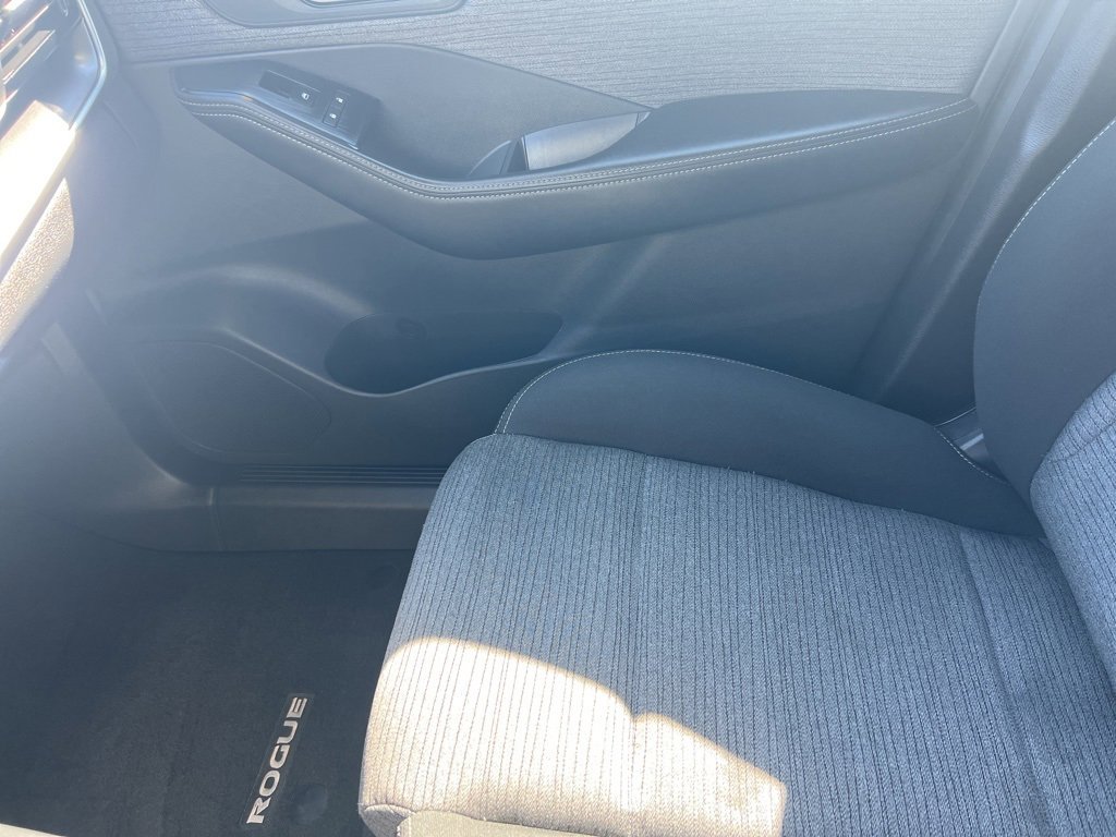 Used 2022 Nissan Rogue SV image 22
