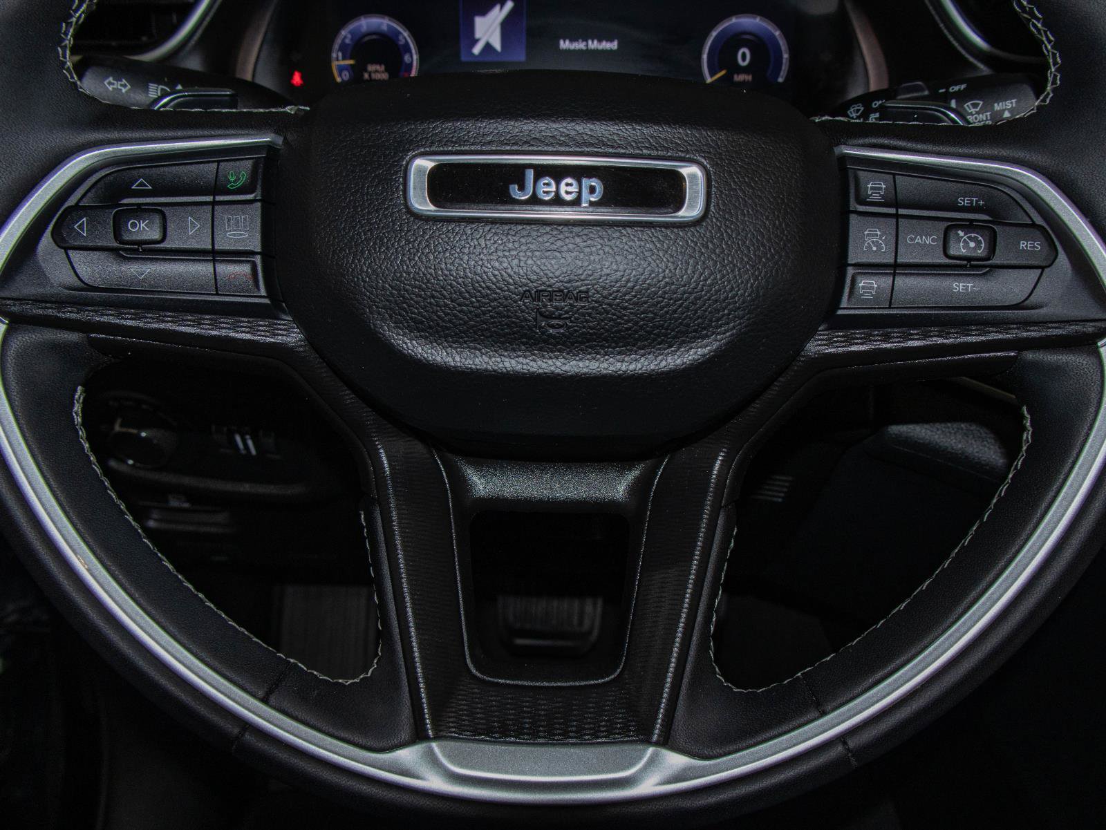 Used 2023 Jeep Grand Cherokee L Altitude image 11