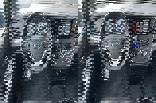 Used 2017 Toyota Sienna SE Premium image 16