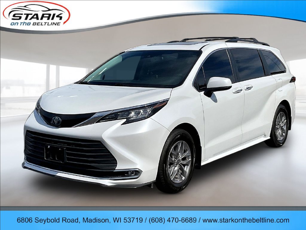 Used 2022 Toyota Sienna XLE FWD image 3