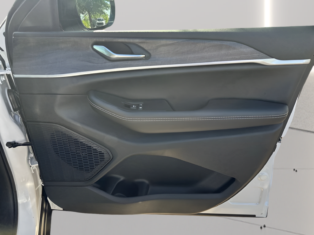New 2026 Jeep Grand Cherokee Altitude RWD image 37