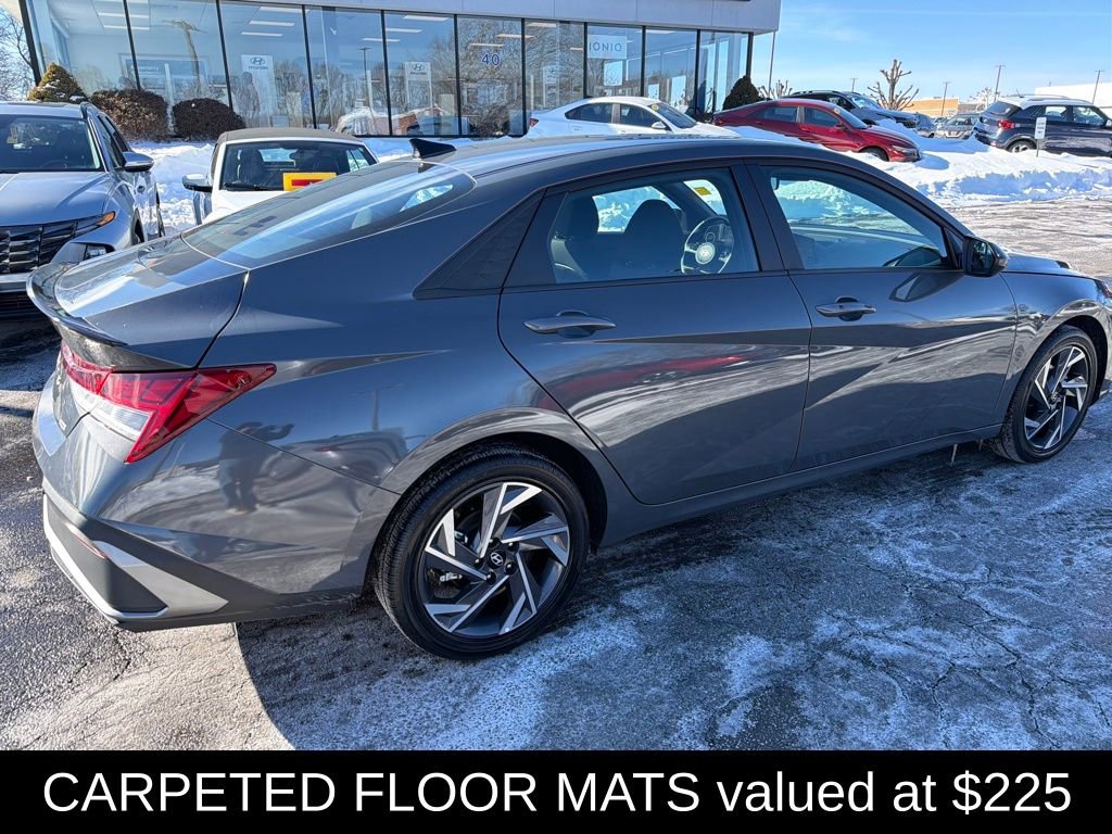 Certified 2025 Hyundai Elantra SEL image 3
