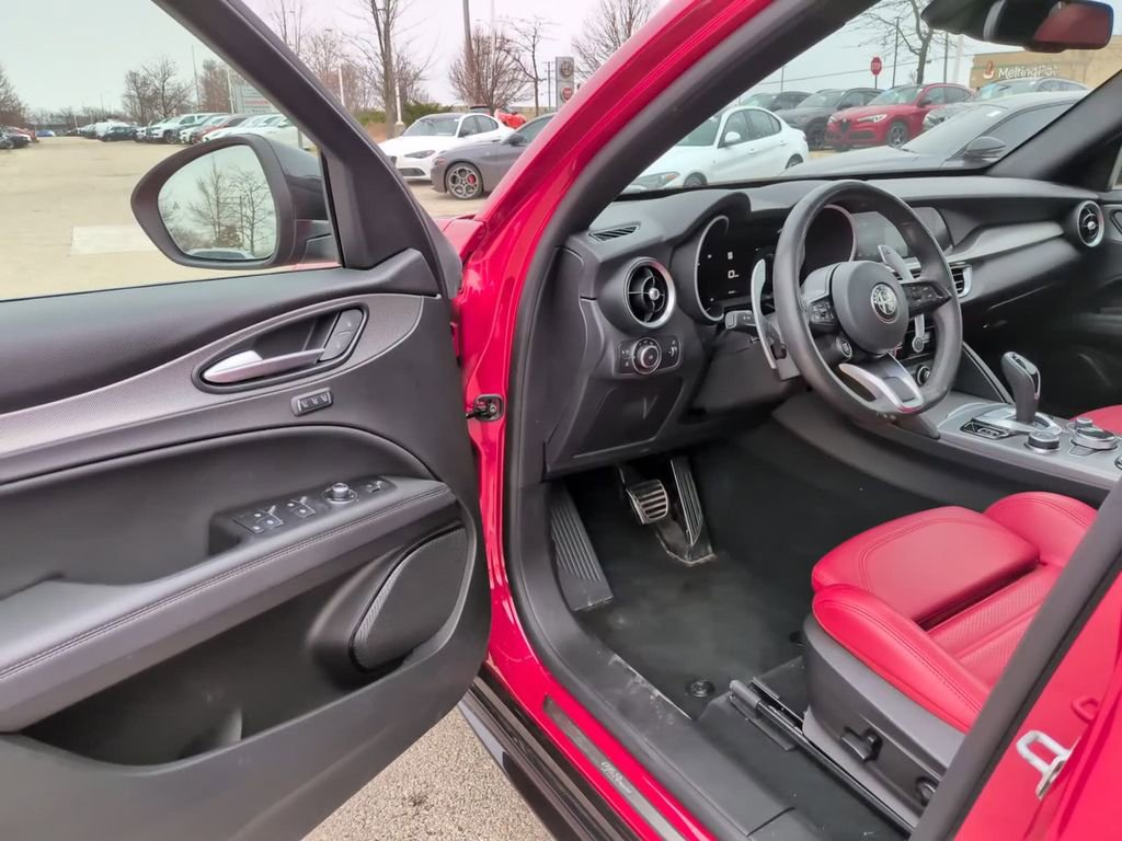 Used 2024 Alfa Romeo Stelvio Veloce AWD/4WD image 19