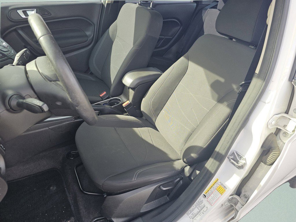 Used 2015 Ford Fiesta SE image 6