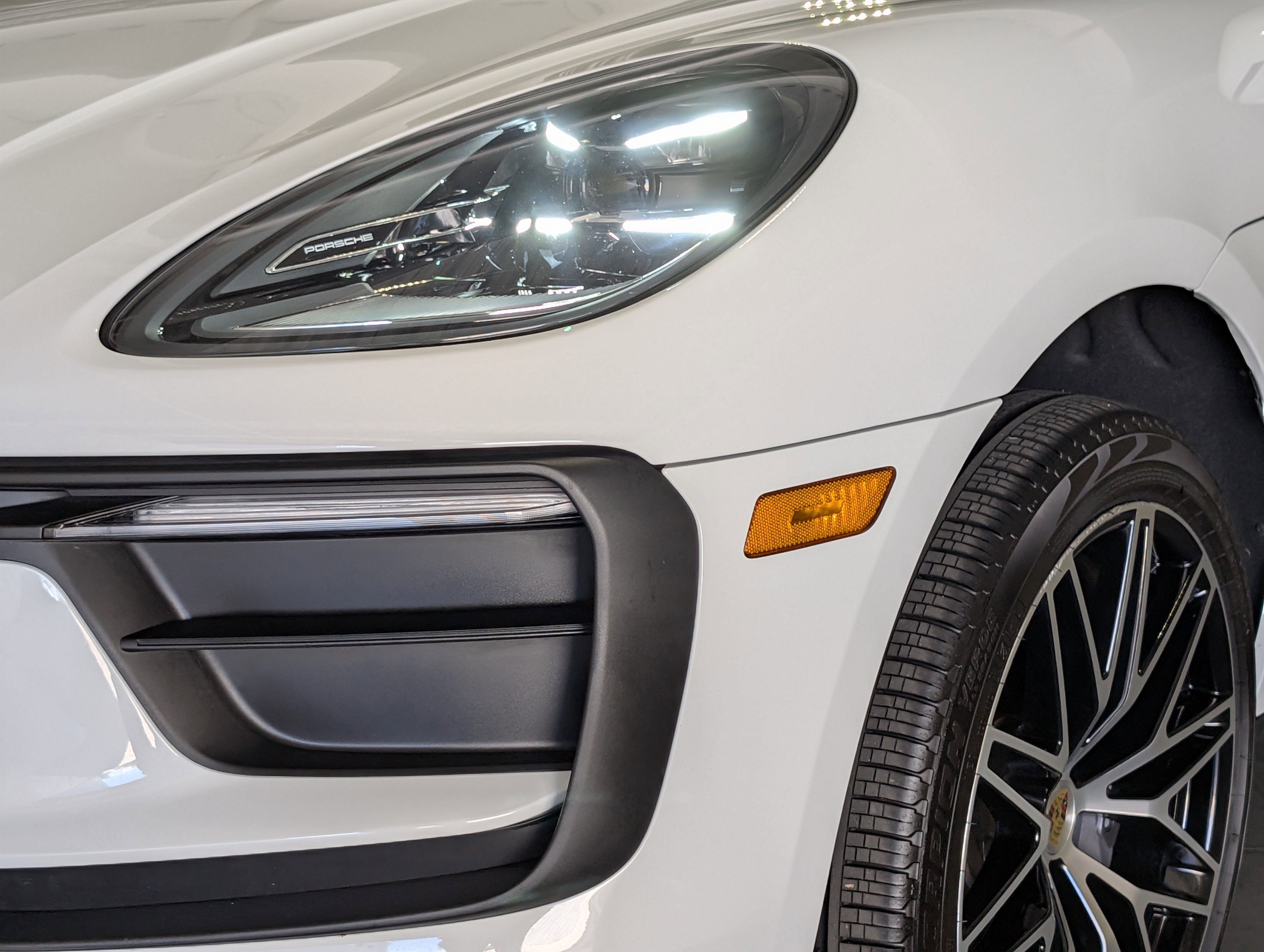 Certified 2026 Porsche Macan AWD/4WD image 13
