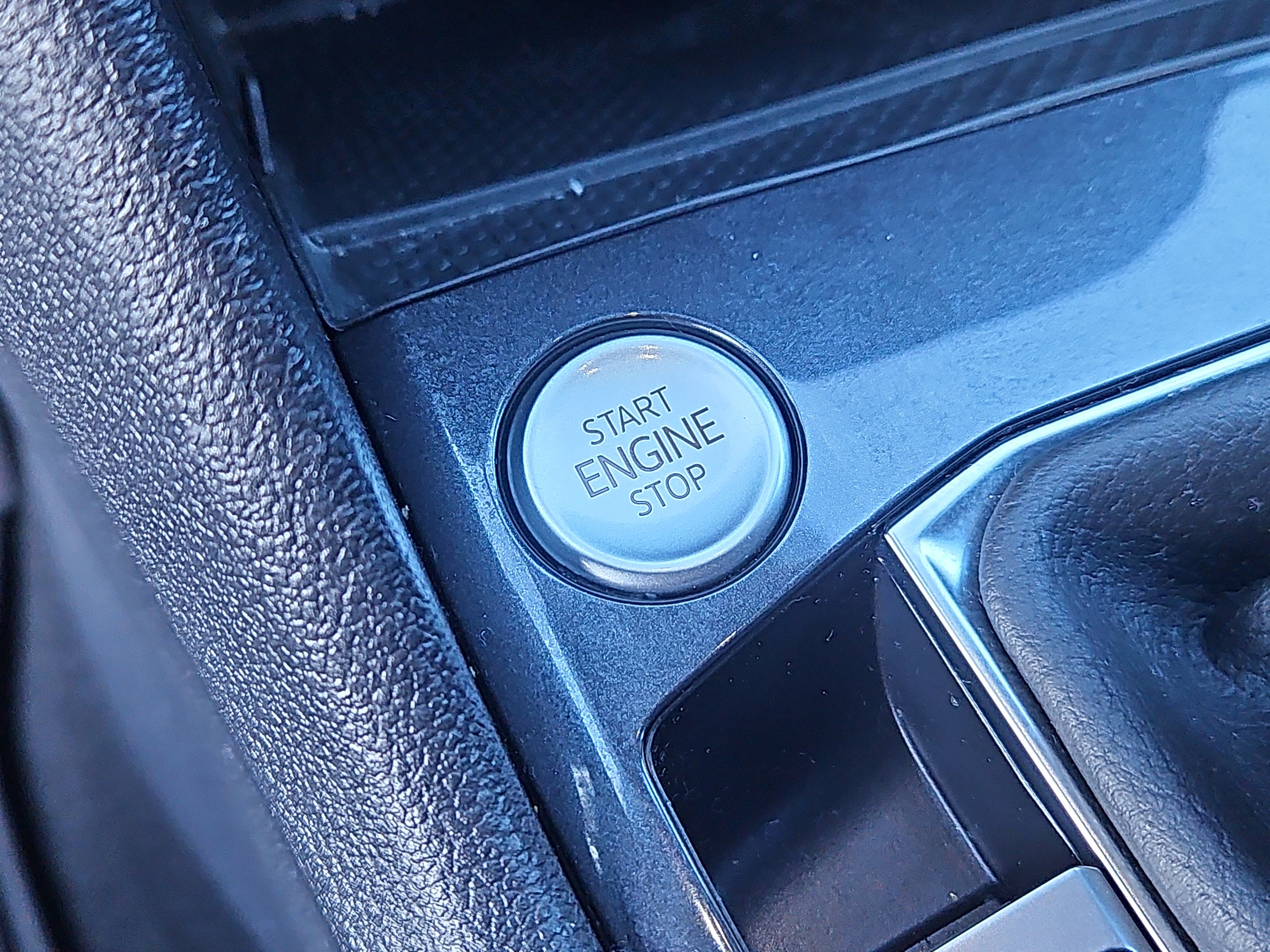 Certified 2023 Volkswagen Tiguan SE R-Line image 17