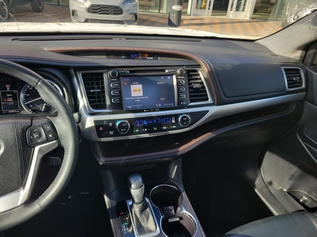 Used 2016 Toyota Highlander XLE FWD image 22