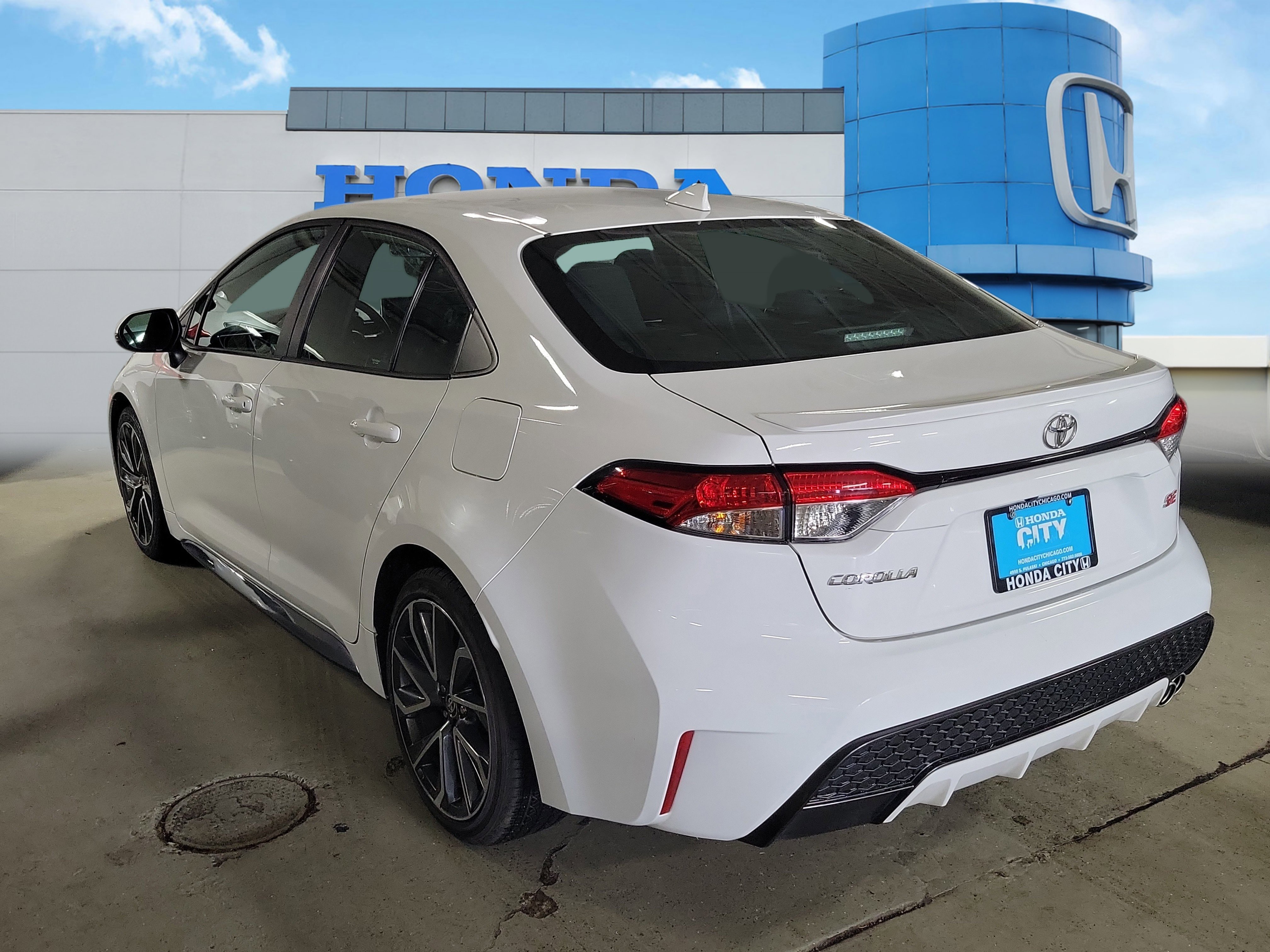 Used 2021 Toyota Corolla SE w/ Carpet Mat Package (TMS) image 4