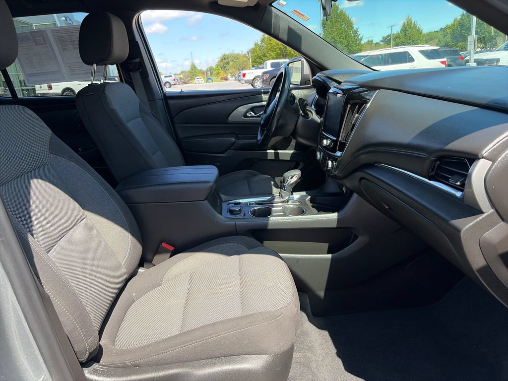 Used 2023 Chevrolet Traverse LT FWD image 11