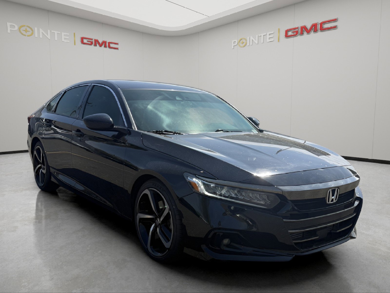 Used 2022 Honda Accord Sport image 2