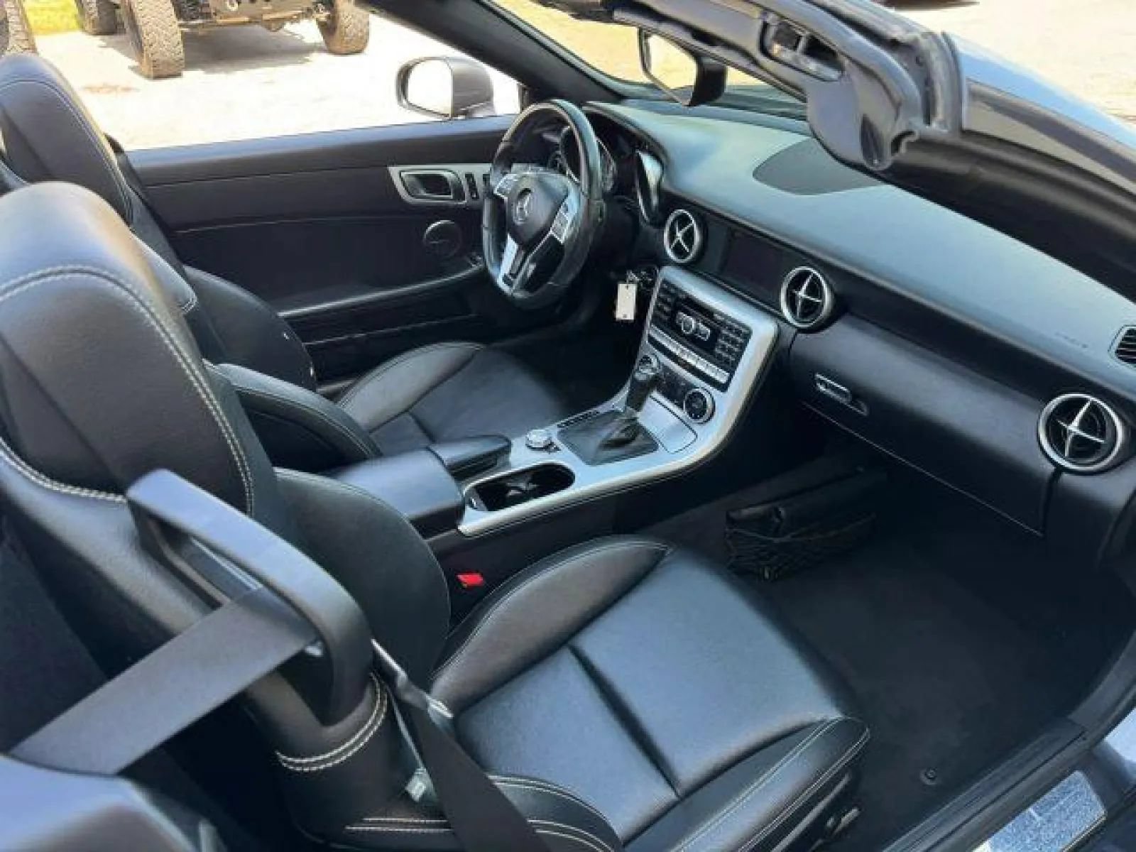 Used 2015 Mercedes-Benz SLK 250 image 32