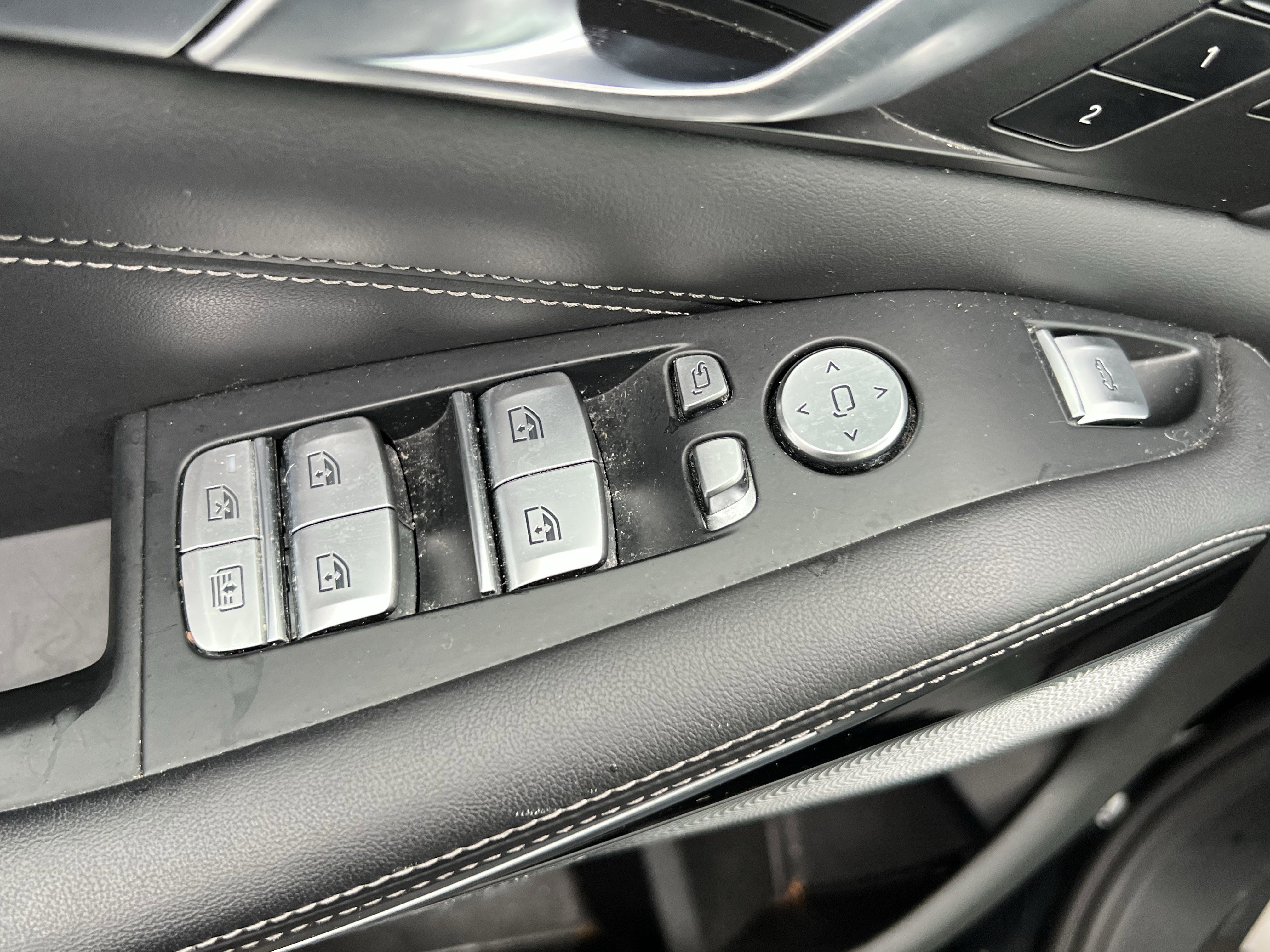 Used 2021 BMW X7 M50i w/ Dynamic Handling Package image 15