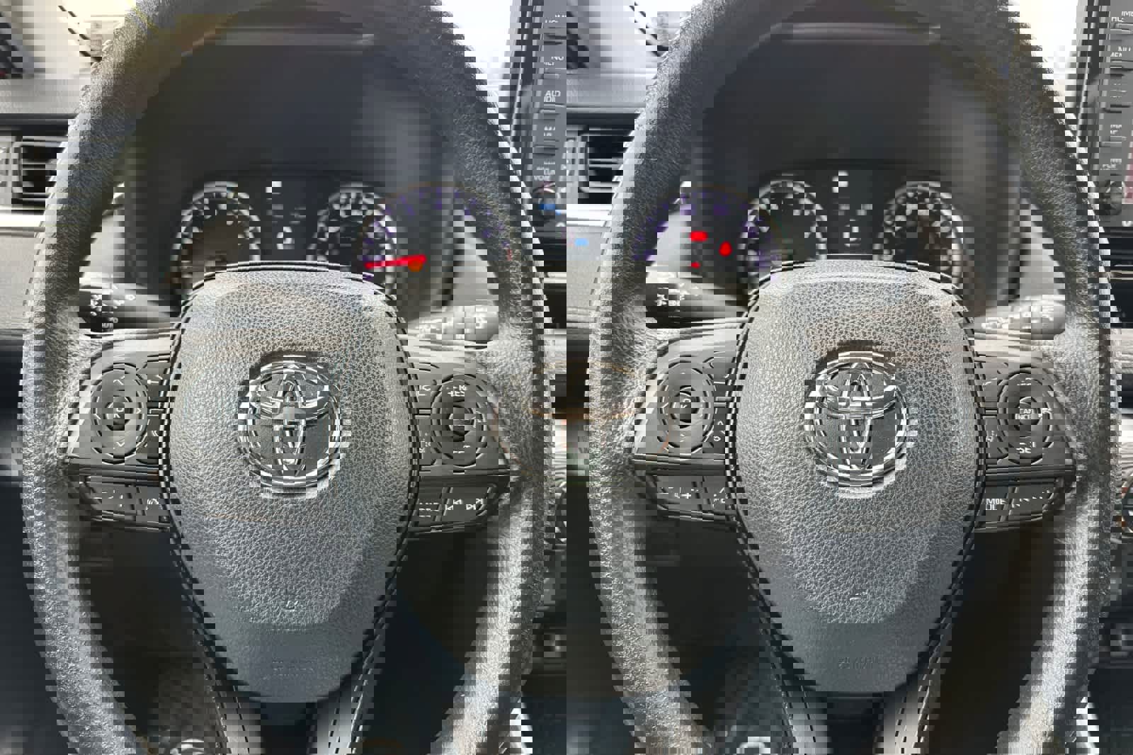 Used 2022 Toyota RAV4 XLE image 25