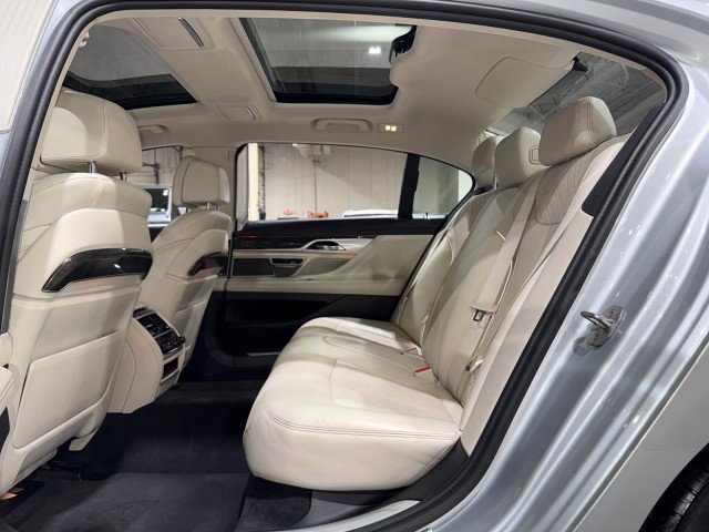Used 2016 BMW 750i xDrive image 13