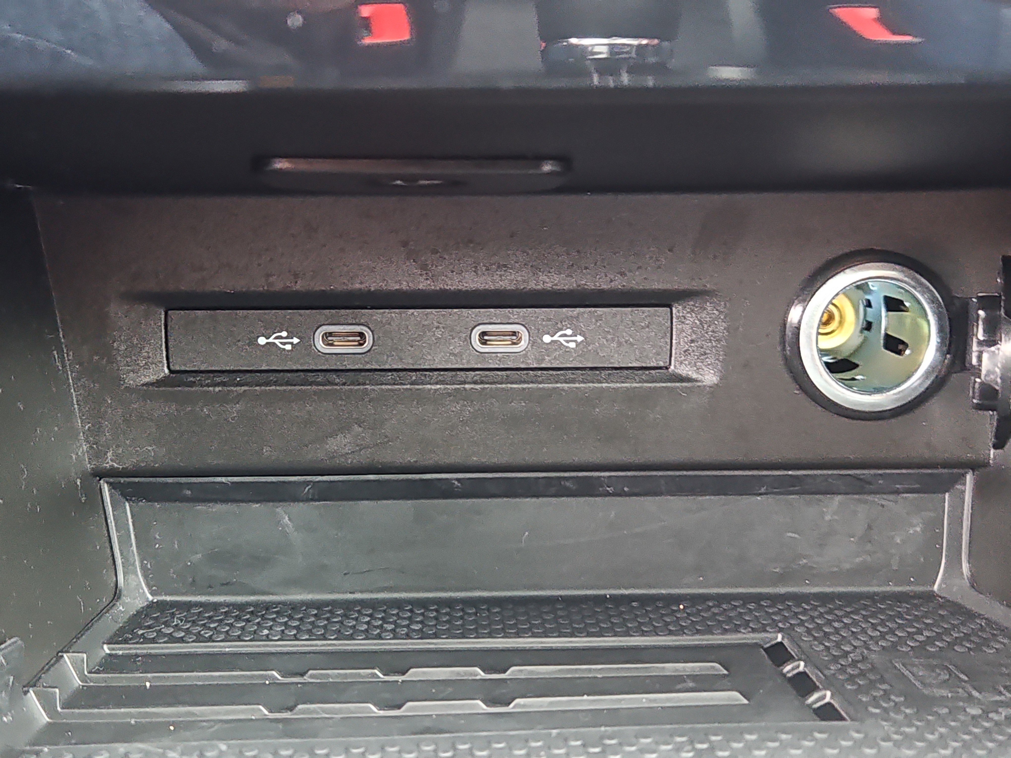 Used 2025 Volkswagen Taos SEL image 12