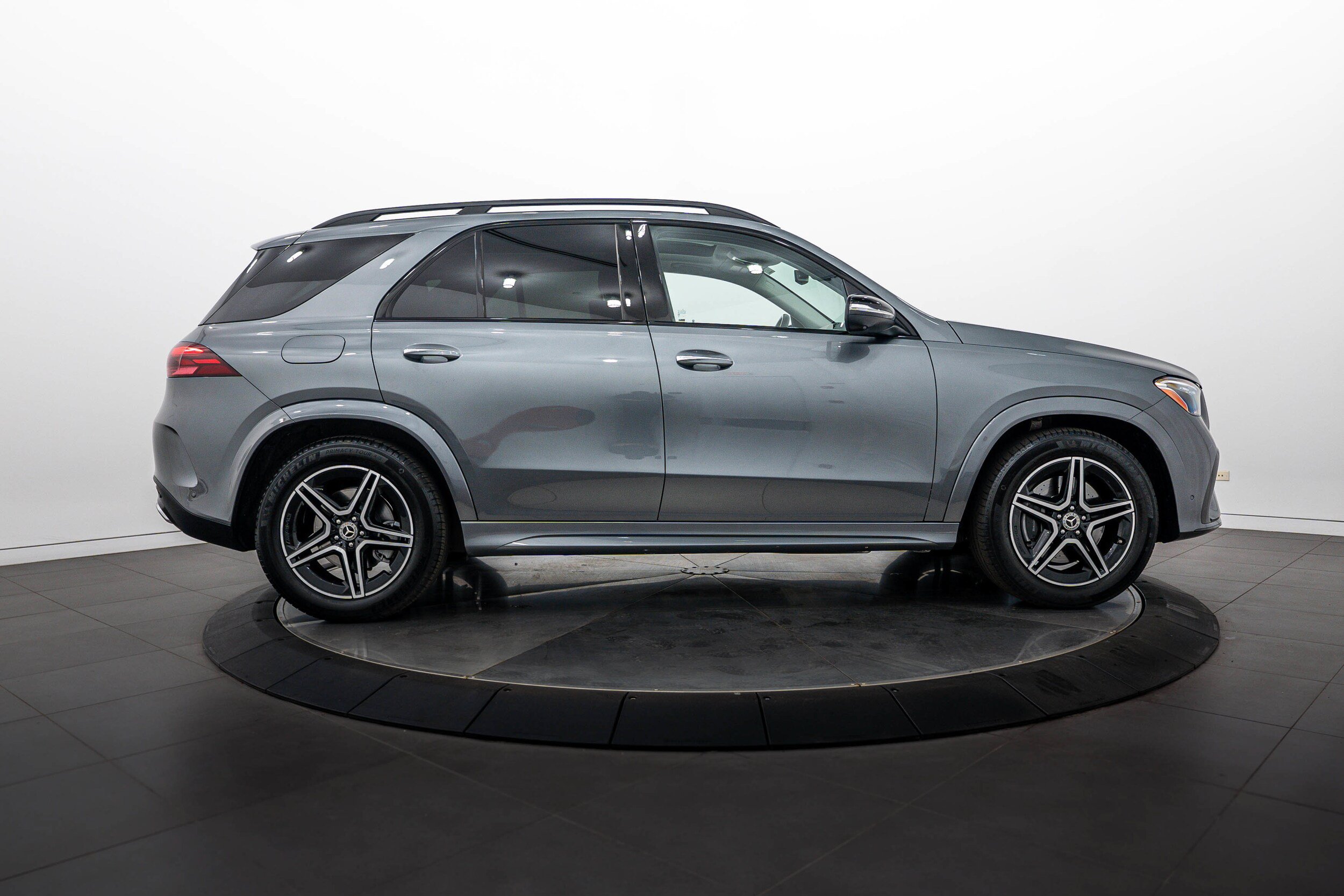 Used 2025 Mercedes-Benz GLE 450 4MATIC image 3