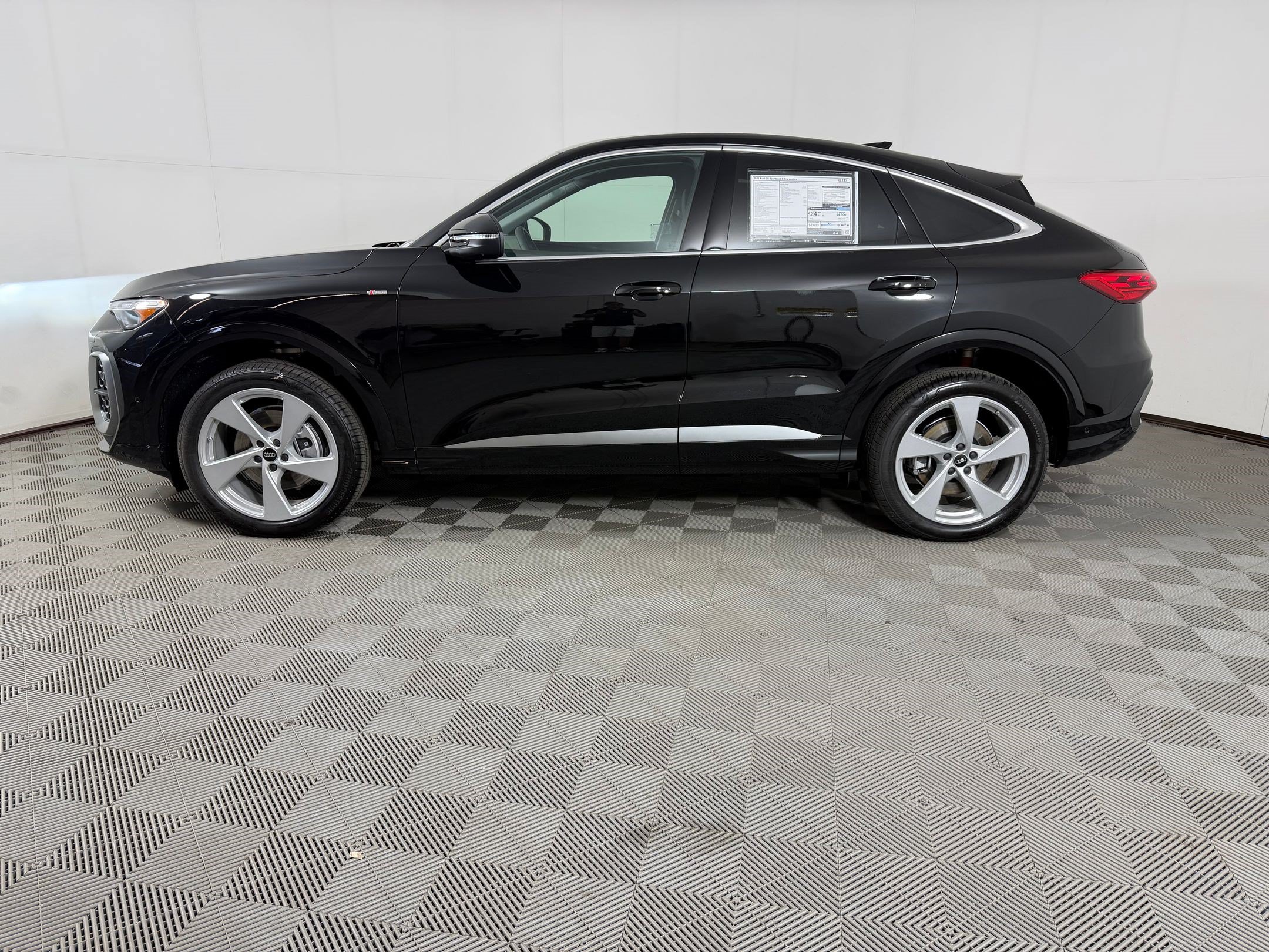New 2026 Audi Q5 Premium Plus AWD/4WD image 2