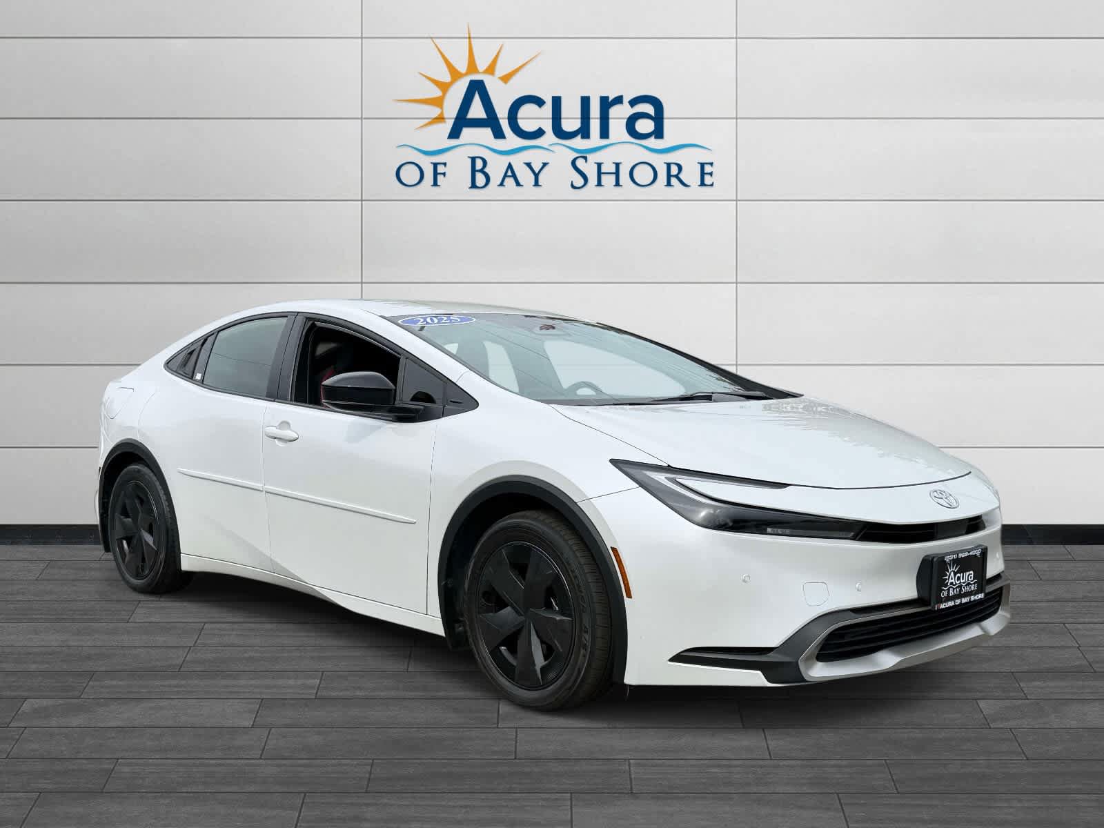 Used 2025 Toyota Prius Plug-In Hybrid FWD image 2
