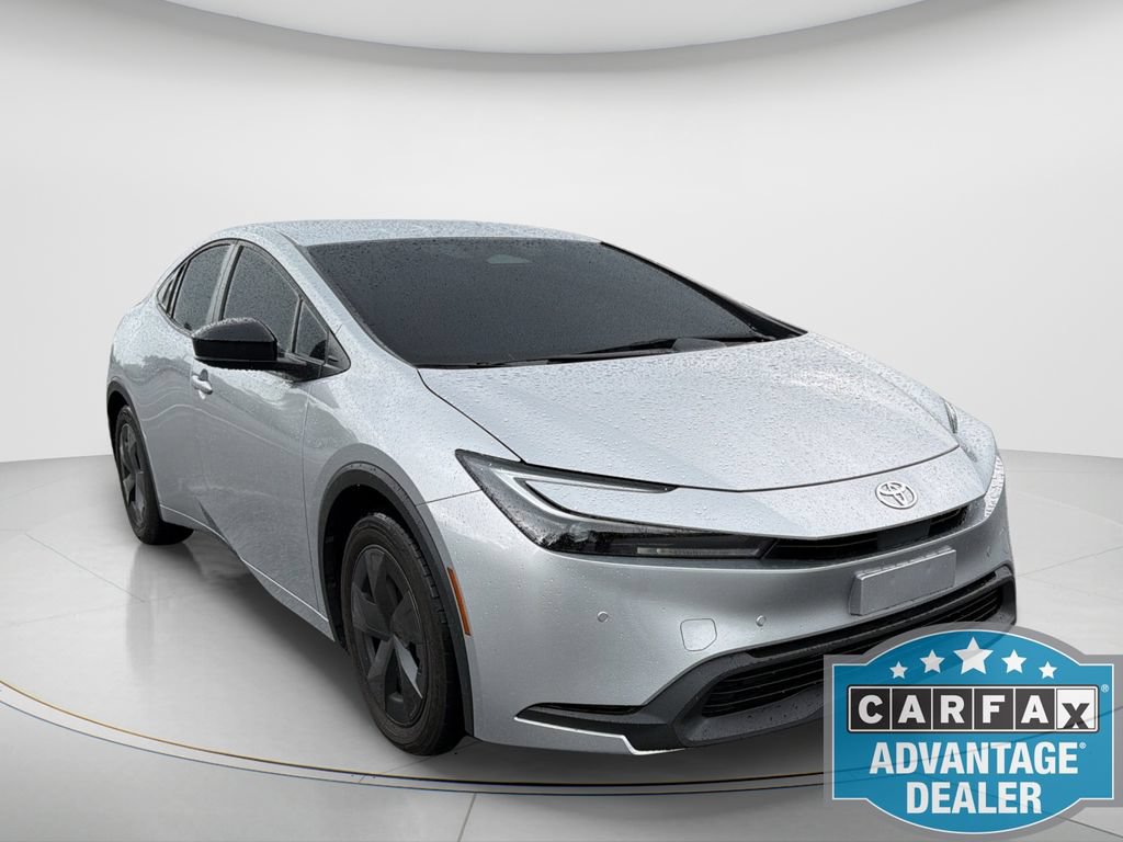 Used 2025 Toyota Prius LE FWD image 3