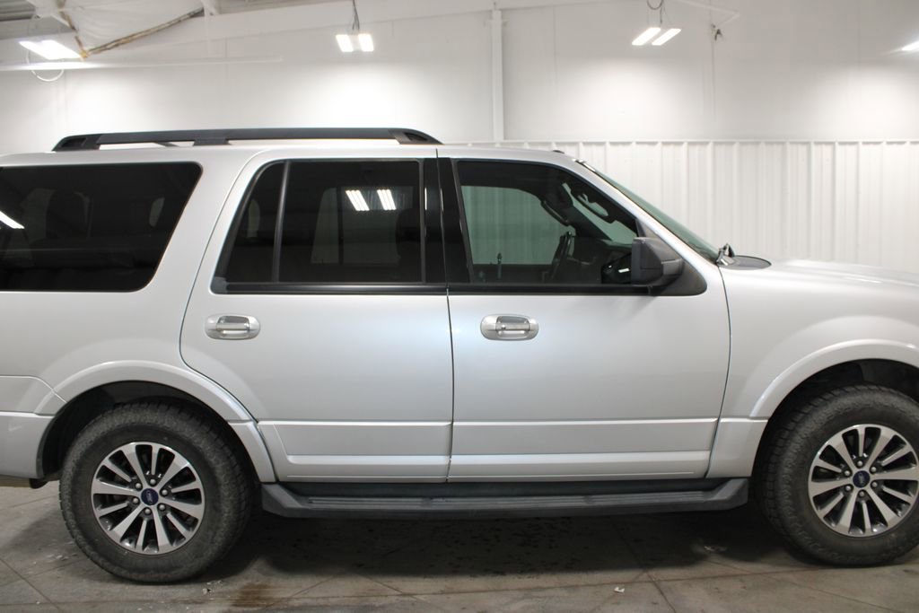 Used 2017 Ford Expedition XLT w/ Equipment Group 201A AWD/4WD image 10