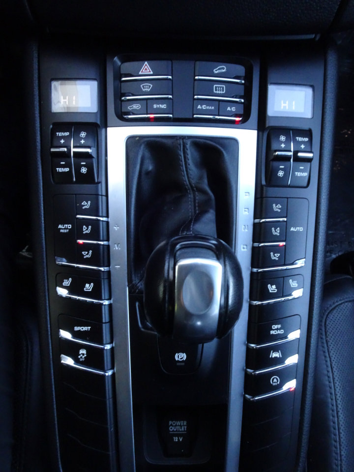 Used 2017 Porsche Macan S image 17