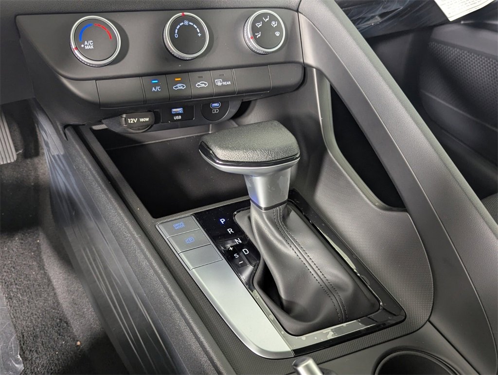 Certified 2025 Hyundai Elantra SE image 23