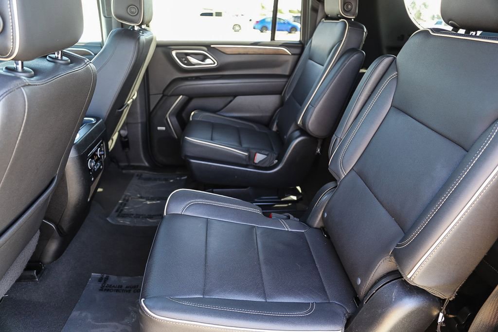 Used 2023 Chevrolet Suburban Premier image 19