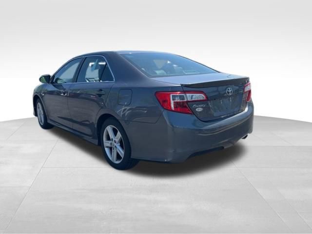 Used 2014 Toyota Camry SE w/ Moonroof Package FWD image 5