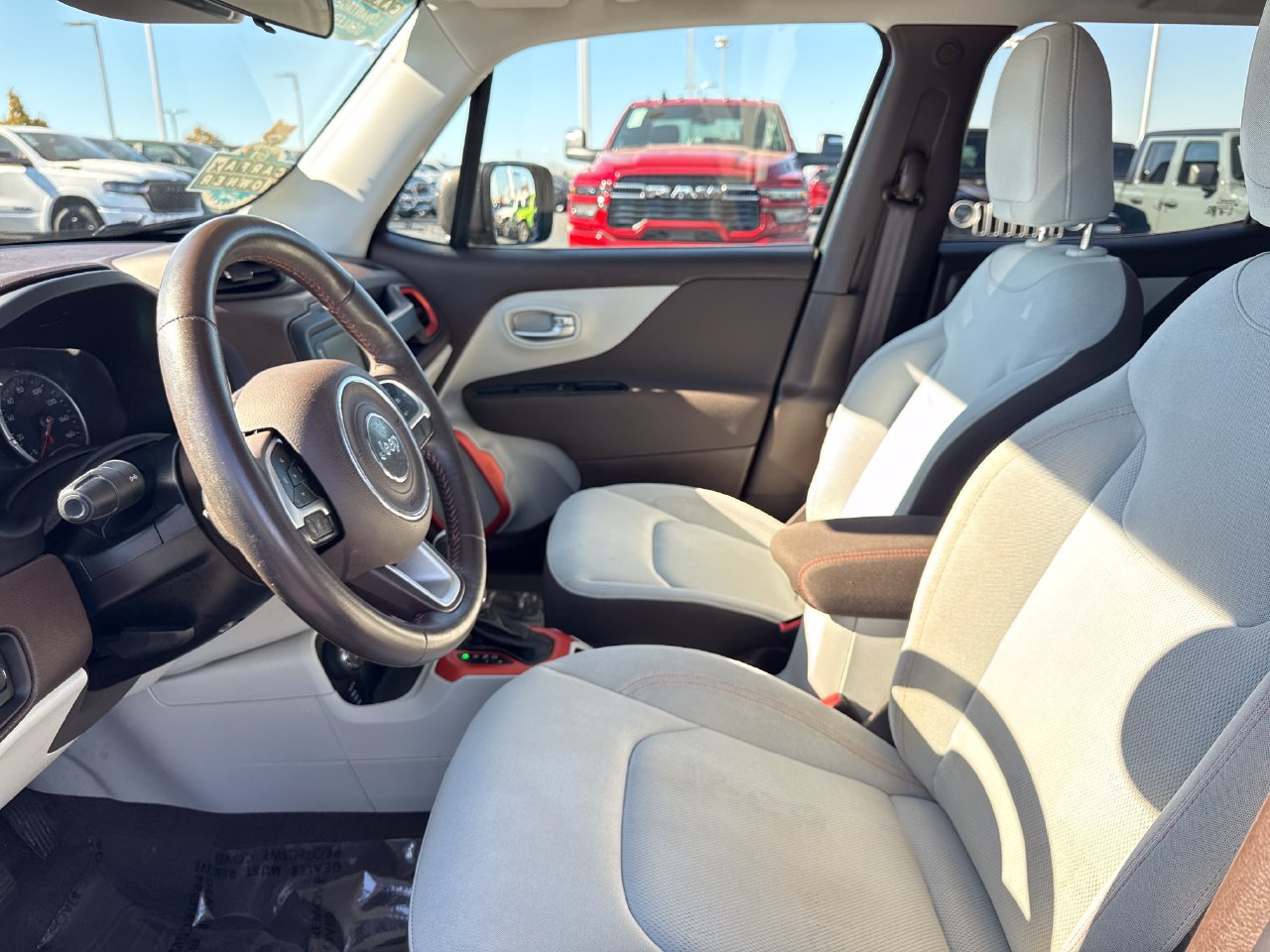 Used 2016 Jeep Renegade Latitude AWD/4WD image 11