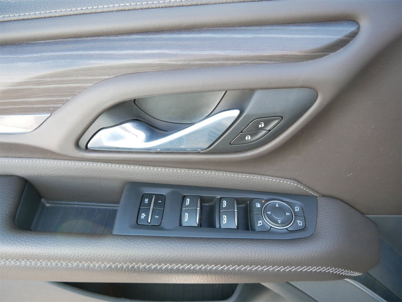 Used 2021 GMC Yukon Denali w/ Denali Premium Package image 15