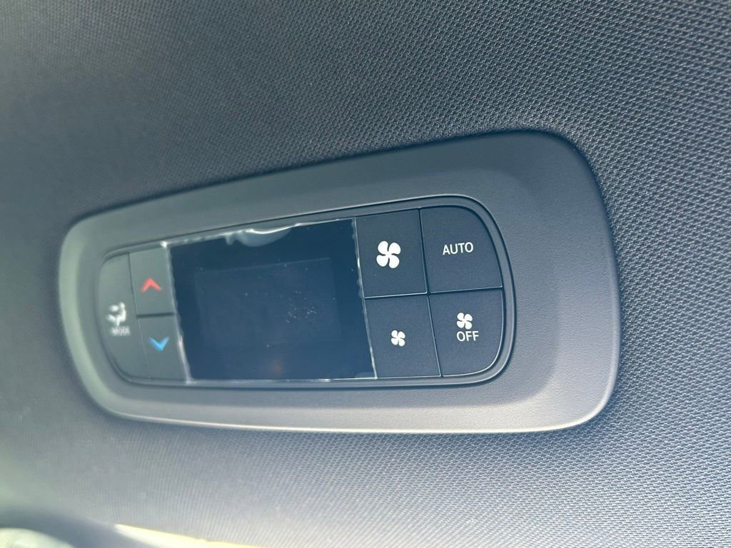 New 2025 Chrysler Pacifica Select w/ Uconnect Theater Family Group image 31