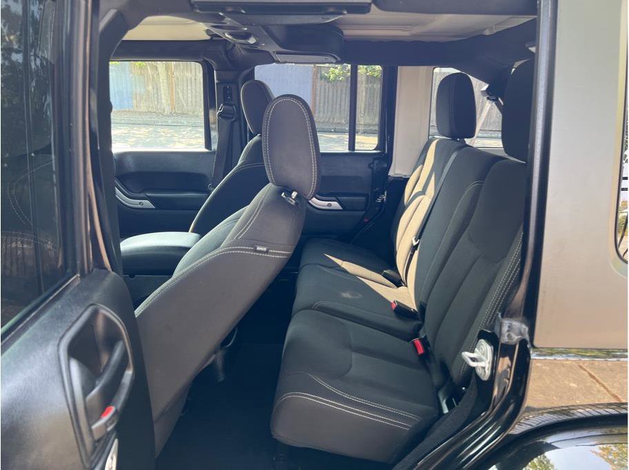 Used 2017 Jeep Wrangler Unlimited Sahara image 14