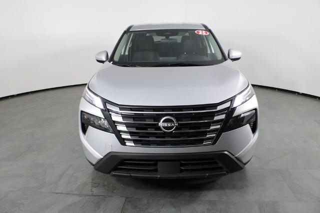 Certified 2025 Nissan Rogue SV image 14