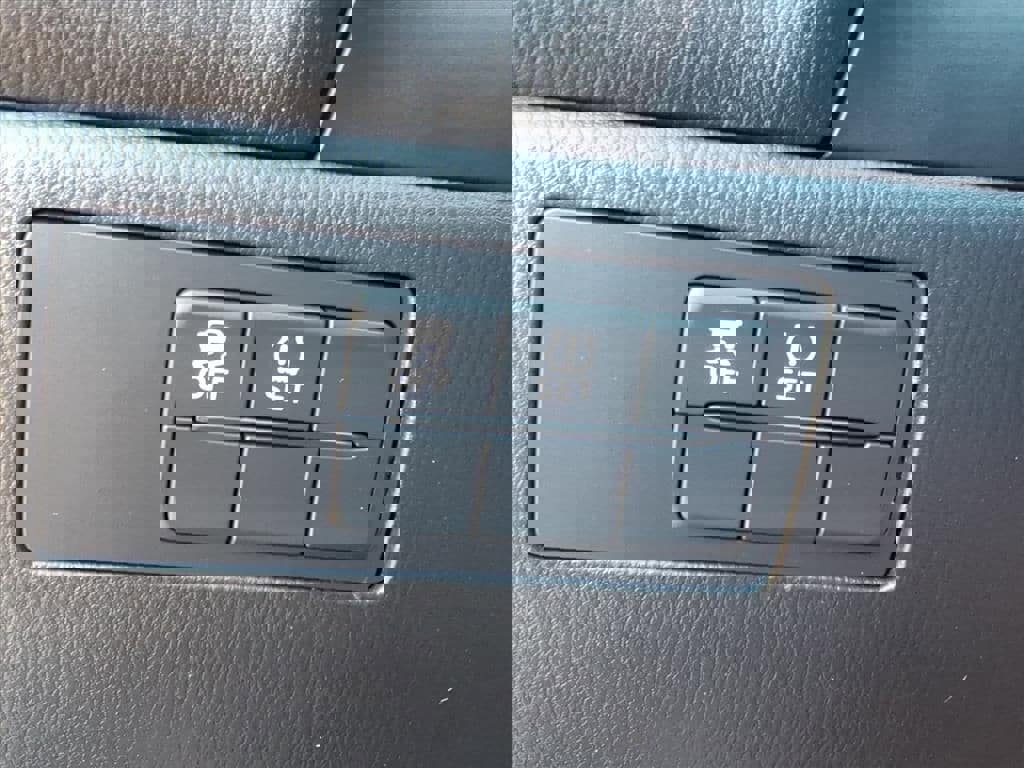 Used 2015 MAZDA MAZDA3 i SV image 27